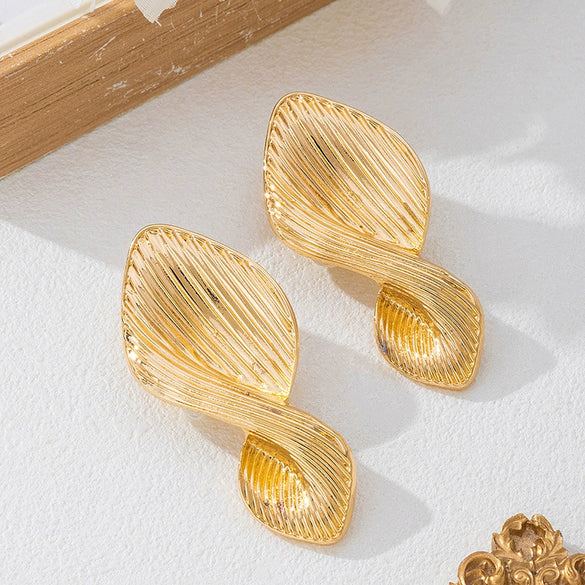 Wholesale Women's Electroplated Geometric Alloy Earrings Set In Light Luxury Style