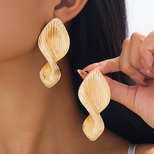 Wholesale Women's Electroplated Geometric Alloy Earrings Set In Light Luxury Style