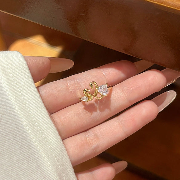 Wholesale Women's Electroplated Gold Inlaid With Zircon Animal Zodiac Heart Geometric Shape Copper Ring