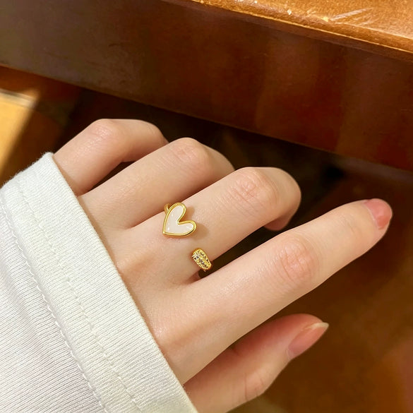 Wholesale Women's Electroplated Gold Inlaid With Zircon Heartshaped Geometric Animal Zodiac Copper Ring Jewelry