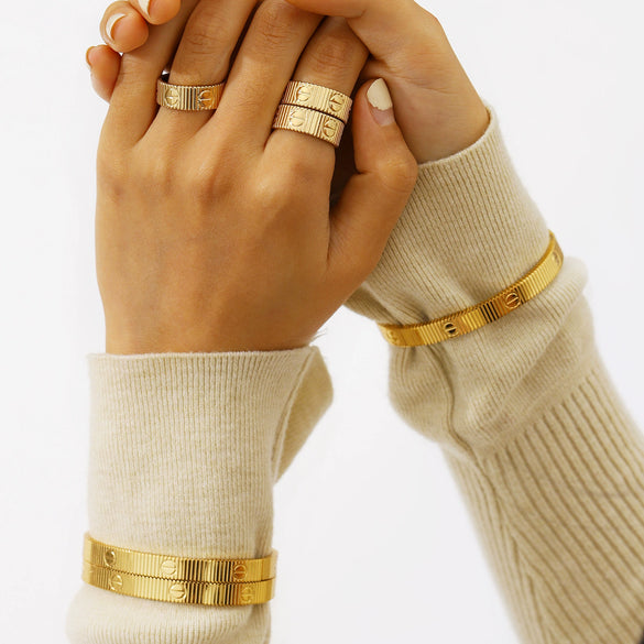 Wholesale Women's Electroplated 18K Gold Geometric Stainless Steel Bracelet Ring Accessories