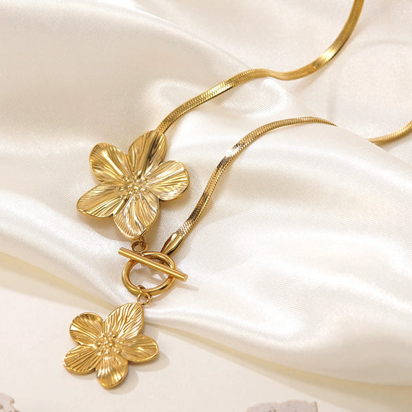 Wholesale Women's Electroplated Titanium Steel And Stainless Steel Flower Necklace With Flat Snake Chain