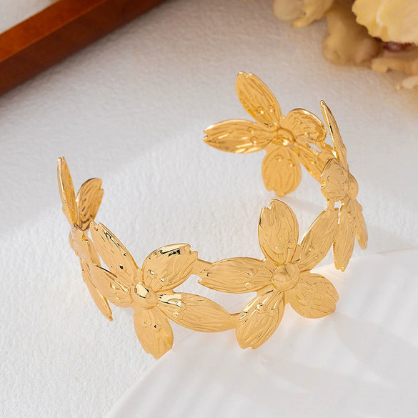 Wholesale Women's Exaggerated Geometric Floral Open Alloy Bracelet With Electroplating