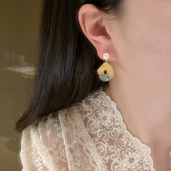 Wholesale Women's Exquisite Highend Exaggerated Natural Freshwater Pearl Round Oblate Earrings