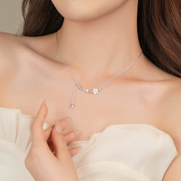 Wholesale Women's Fairy Style Silver Necklace With Inlaid Shell Flower Insect Star Pattern And Cross Chain