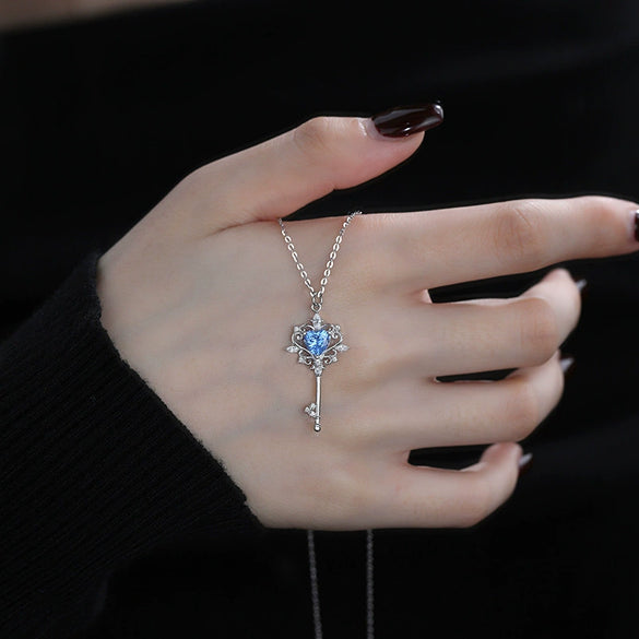 Wholesale Women's Fashion Allmatch Heartshaped Geometric Inlaid Zircon 925 Sterling Silver Necklace With Cross Chain