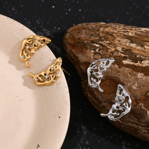 Wholesale Women's Fashion Animal Zodiac Stainless Steel Electroplated 18K Gold Hollow Wings Earrings