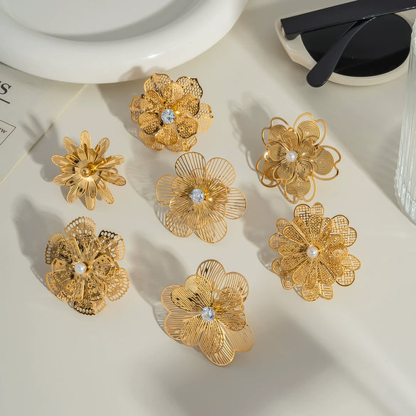 Wholesale Women's Fashion Camellia Ring With Hollow Design Light Luxury Style Stainless Steel Pvd Vacuum Real Gold Electroplating Allergy Free Non Fading