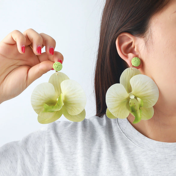 Wholesale Women's Fashion Flower Shape Zinc Alloy Electroplated Earrings