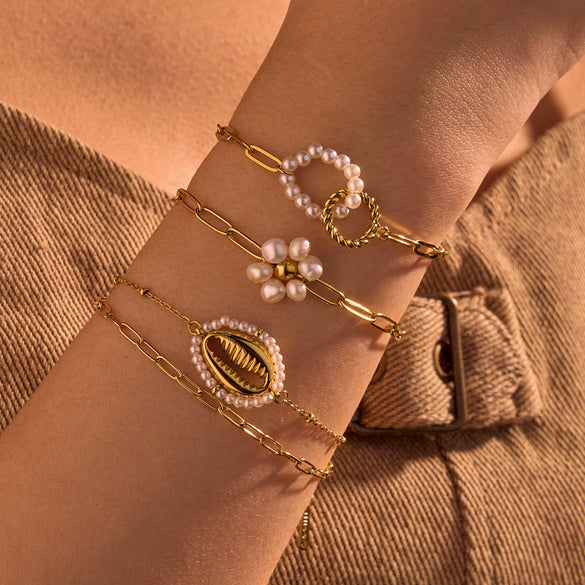 Wholesale Women's Fashion French Retro Light Luxury Highend Stainless Steel And Titanium Steel Bracelet With Electroplating Treatment
