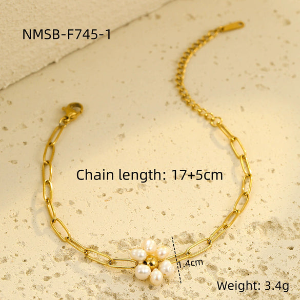 Wholesale Women's Fashion French Retro Light Luxury Highend Stainless Steel And Titanium Steel Bracelet With Electroplating Treatment