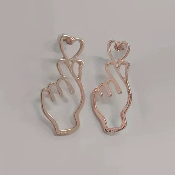 Wholesale Women's Fashion Geometric Copper Hollowout Heart Earrings With Electroplating