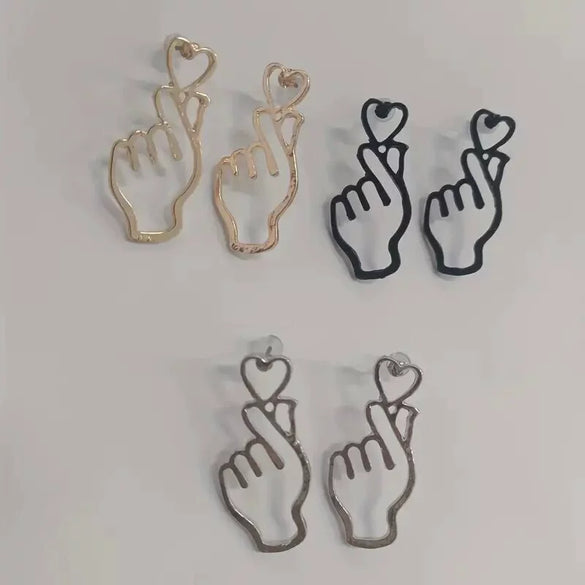 Wholesale Women's Fashion Geometric Copper Hollowout Heart Earrings With Electroplating