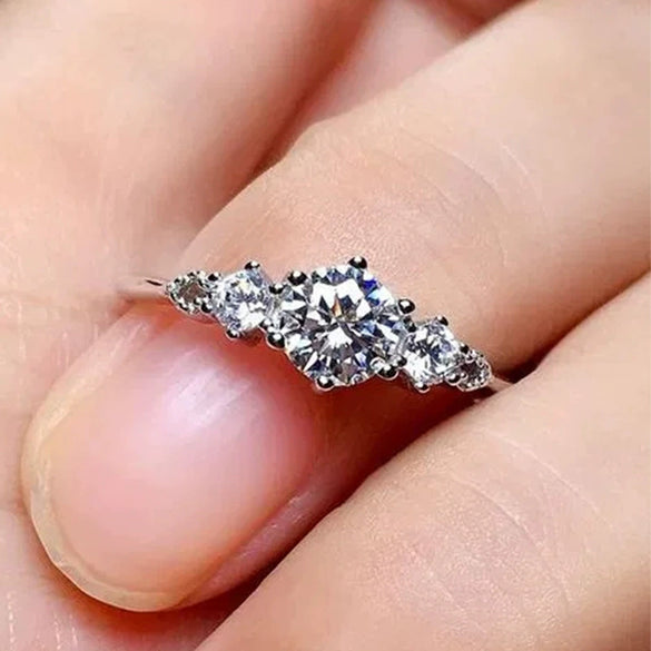 Wholesale Women's Fashion Geometric Flash Diamond Round Zircon Copper Ring Jewelry