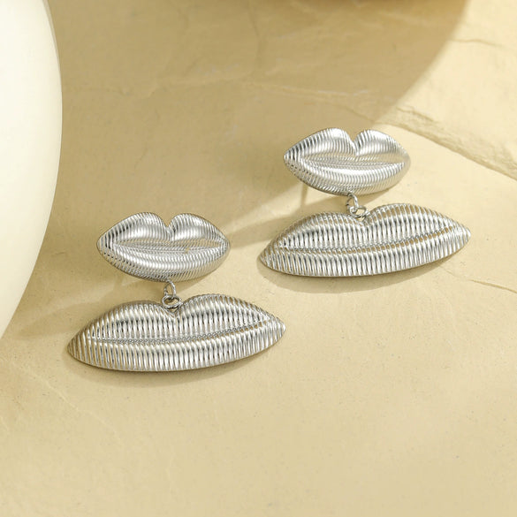 Wholesale Women's Fashion Geometric Stainless Steel Lip Earrings With Electroplating