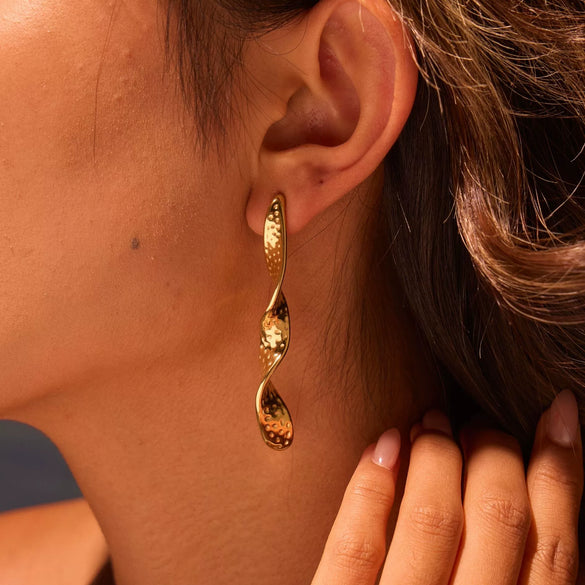 Wholesale Women's Fashion Geometric Wave Stainless Steel Earrings With Pvd Furnace Vacuum Real Gold Plating