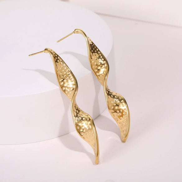 Wholesale Women's Fashion Geometric Wave Stainless Steel Earrings With Pvd Furnace Vacuum Real Gold Plating