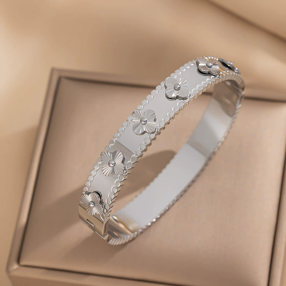 Wholesale Women's Fashion Laser Fourleaf Clover Titanium Steel Electroplated Bracelet Jewelry