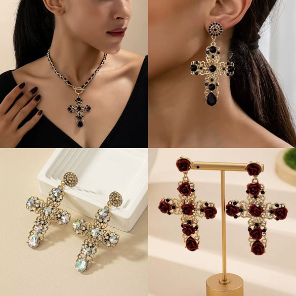 Wholesale Women's Fashion Necklace With Electroplated Zinc Alloy Pendant And Regular Chain Featuring Flower Pattern