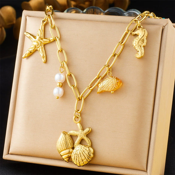 Wholesale Women's Fashion Retro Exaggerated Gold Electroplated Stainless Steel Chain Necklace With Star And Heart Elements
