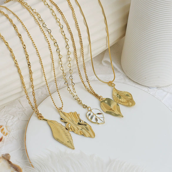Wholesale Women's Fashion Stainless Steel Goldplated Leaf Jewelry Clavicle Chain