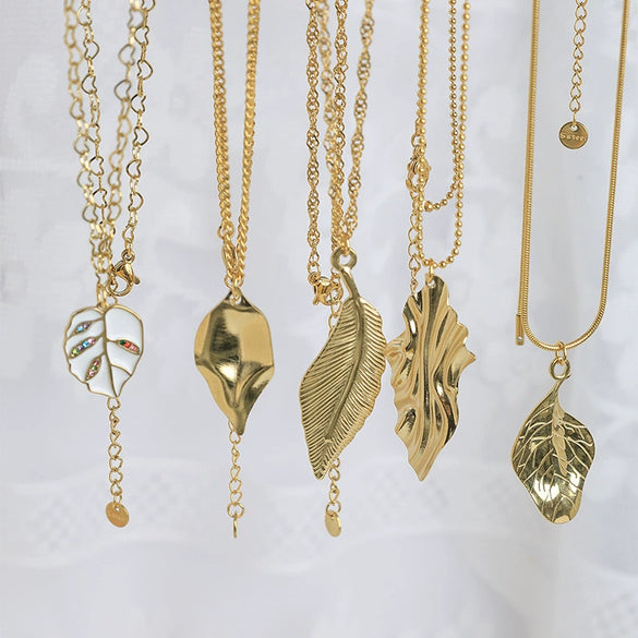 Wholesale Women's Fashion Stainless Steel Goldplated Leaf Jewelry Clavicle Chain