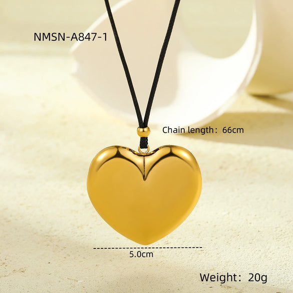 Wholesale Women's Fashion Stainless Steel 18K Electroplated Geometric Heart Pendant Necklace