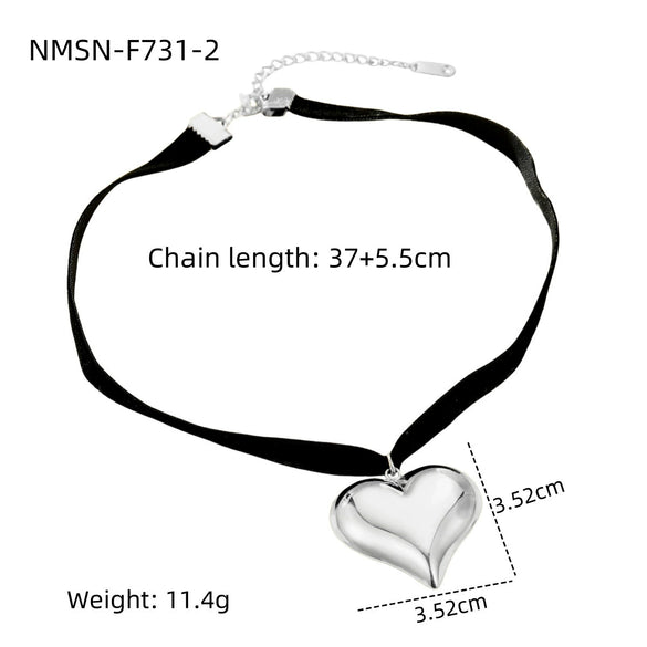 Wholesale Women's Fashion Stainless Steel 18K Electroplated Geometric Heart Pendant Necklace