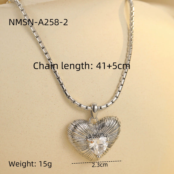 Wholesale Women's Fashion Stainless Steel 18K Electroplated Geometric Heart Pendant Necklace