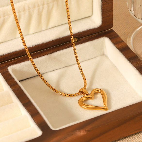 Wholesale Women's Fashion Stylish Stainless Steel And Titanium Steel Cut Out Heart Geometric Pendant Necklace With Electroplating And Box Chain