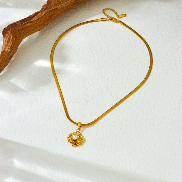 Wholesale Women's Fashion Vintage Simple Gold Plated Stainless Steel Chain Necklace With Lotus Pearl Pendant And Flower Pattern