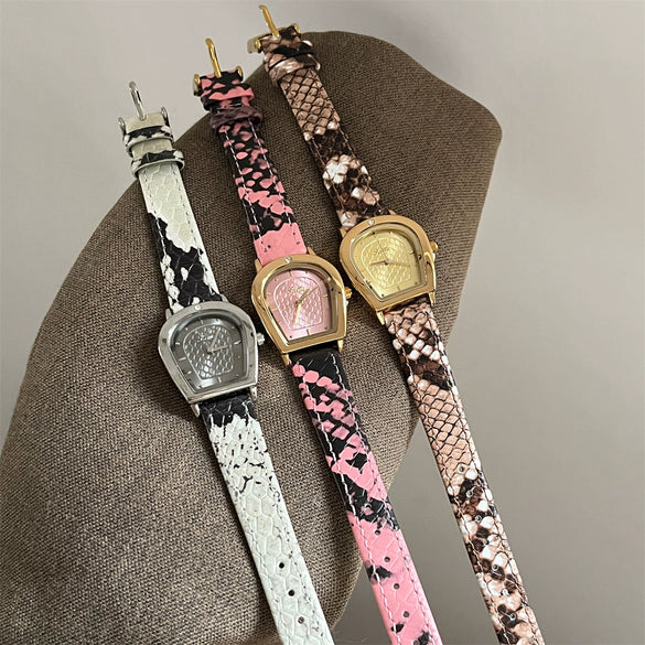 Wholesale Women's Fashionable Elegant Round Dial Alloy Case Super Fiber Strap Snake Pattern Watch