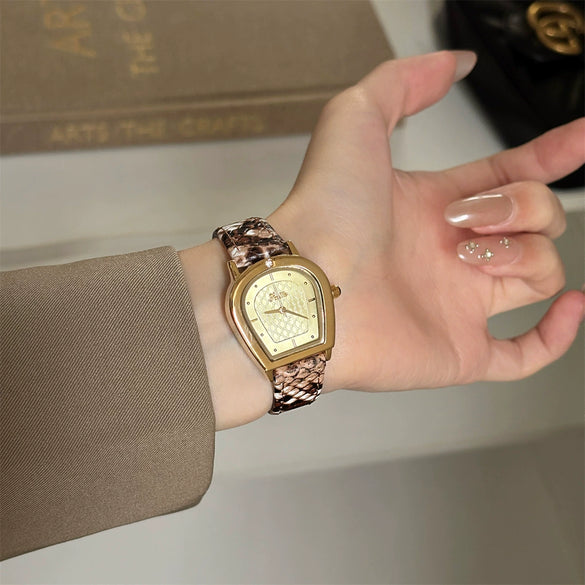 Wholesale Women's Fashionable Elegant Round Dial Alloy Case Super Fiber Strap Snake Pattern Watch