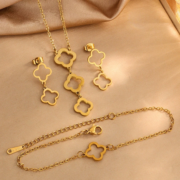 Wholesale Women's Fashionable Hollow Fourleaf Clover Stainless Steel Jewelry Set Featuring Plants And Flowers Pattern With Electroplating