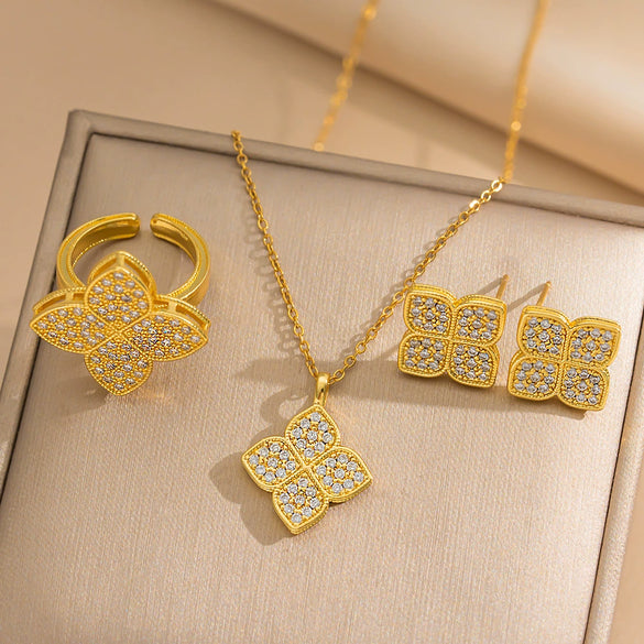 Wholesale Women's Fourleaf Clover Microinlaid Zircon Necklace Titanium Steel Snake Bone Chain Simple Elegant Light Luxury Niche Lucky Grass Allmatch Furnace Vacuum Plating