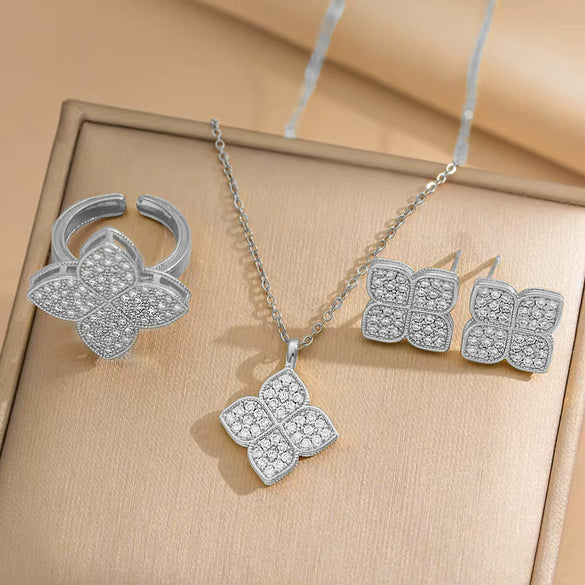 Wholesale Women's Fourleaf Clover Microinlaid Zircon Necklace Titanium Steel Snake Bone Chain Simple Elegant Light Luxury Niche Lucky Grass Allmatch Furnace Vacuum Plating