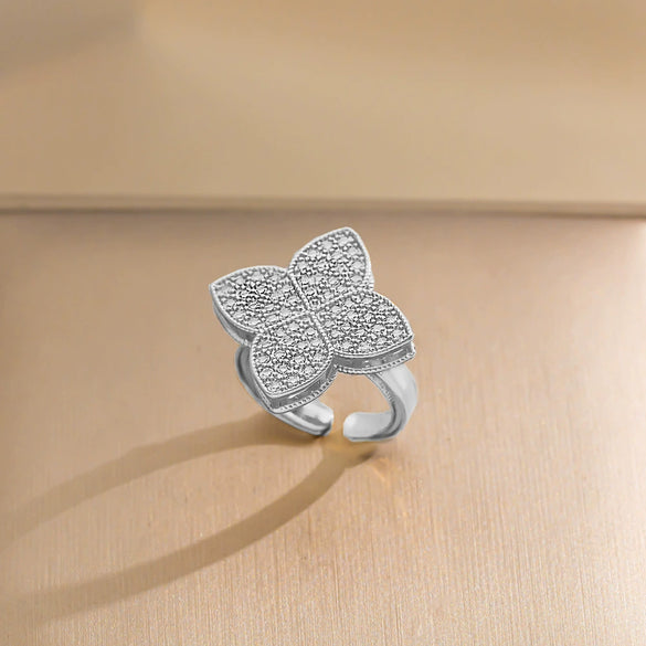 Wholesale Women's Fourleaf Clover Microinlaid Zircon Necklace Titanium Steel Snake Bone Chain Simple Elegant Light Luxury Niche Lucky Grass Allmatch Furnace Vacuum Plating