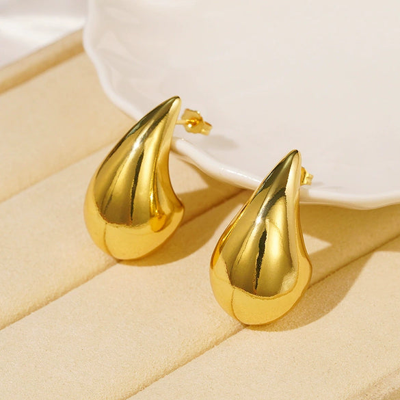Wholesale Women's French Retro Copper Earring Set With Ushaped Drop Shape And Geometric Patterns Electroplated