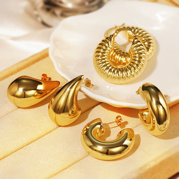 Wholesale Women's French Retro Copper Earring Set With Ushaped Drop Shape And Geometric Patterns Electroplated