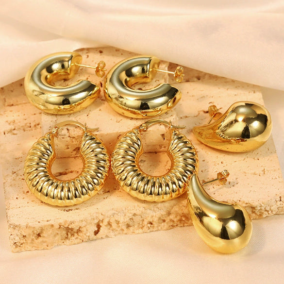 Wholesale Women's French Retro Copper Earring Set With Ushaped Drop Shape And Geometric Patterns Electroplated