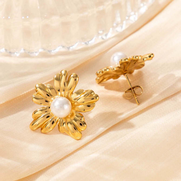 Wholesale Women's French Retro Flower Titanium Steel Earrings With Electroplating Design
