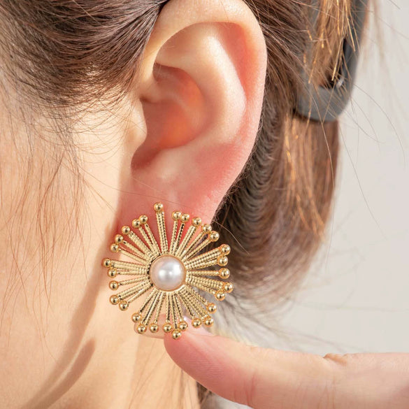 Wholesale Women's French Retro Flower Titanium Steel Earrings With Electroplating Design
