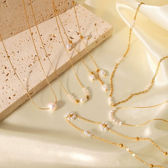 Wholesale Women's French Retro Freshwater Pearl Beaded Stainless Steel Clavicle Chain With Geometric Pattern And Electroplating