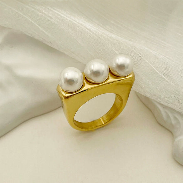 Wholesale Women's French Retro Light Luxury Baroque Freshwater Pearl Arrangement Shape Stainless Steel Electroplated Ring