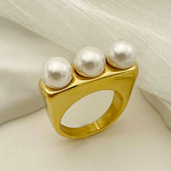 Wholesale Women's French Retro Light Luxury Baroque Freshwater Pearl Arrangement Shape Stainless Steel Electroplated Ring