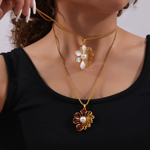 Wholesale Women's French Retro Light Luxury Oil Drop Hollow Flower Pendant Necklace Made Of Titanium Steel With Electroplating Design And Twist Chain