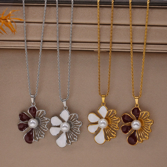 Wholesale Women's French Retro Light Luxury Oil Drop Hollow Flower Pendant Necklace Made Of Titanium Steel With Electroplating Design And Twist Chain