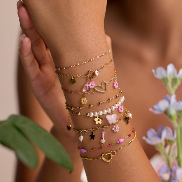 Wholesale Women's Fresh And Clean Aesthetic Flower Pattern Stainless Steel 18K Gold Electroplated Bracelet