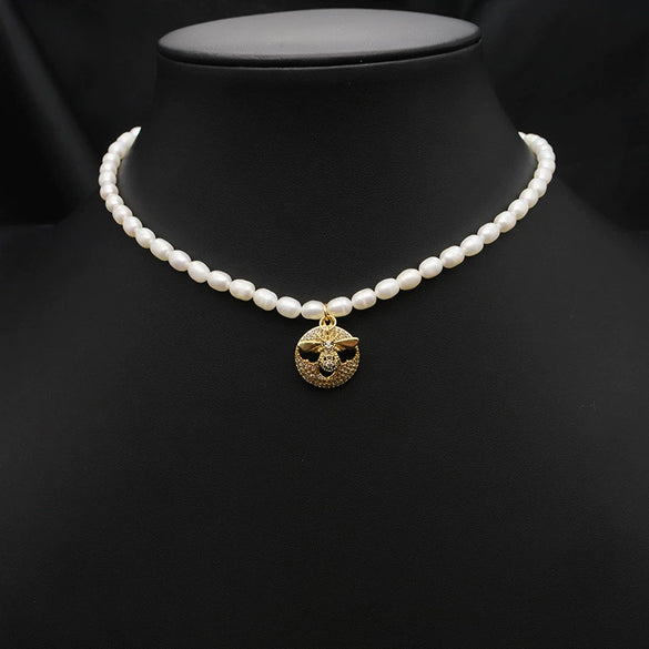 Wholesale Women's Freshwater Pearl Clavicle Chain Necklace With Geometric Design And Electroplating Treatment