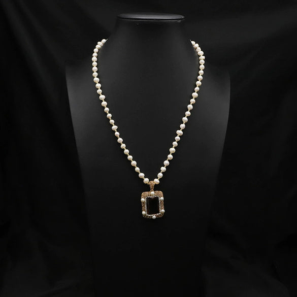 Wholesale Women's Freshwater Pearl Clavicle Chain Necklace With Geometric Design And Electroplating Treatment